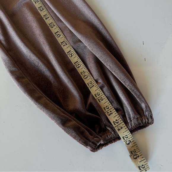 Evereve Kenna Velour Wrap Sable Top Size Medium - Picture 15 of 16